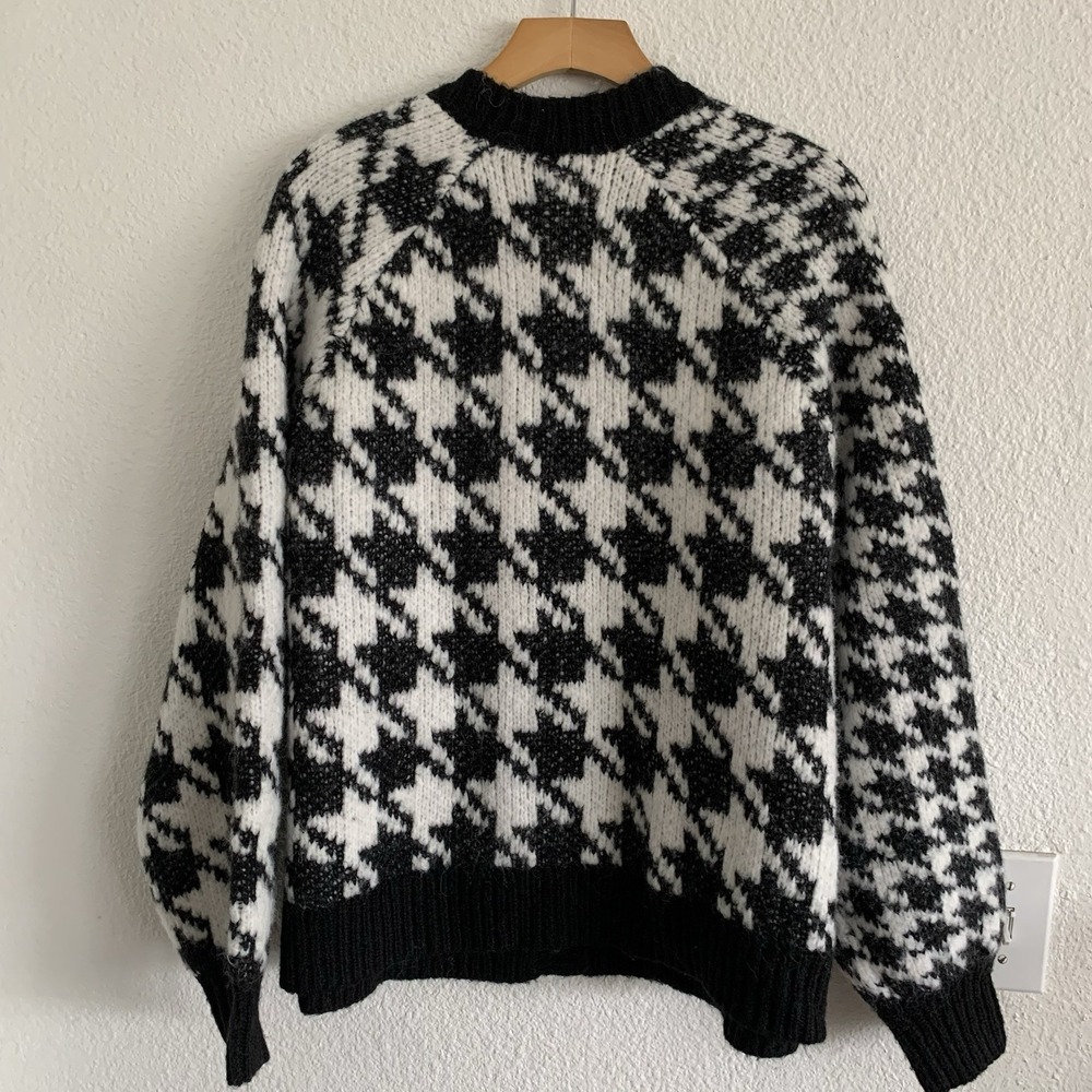 Torrid Black White‎ Houndstooth Cardigan V-Neck Button Front Crop Sweater Size 2 - Picture 3 of 7
